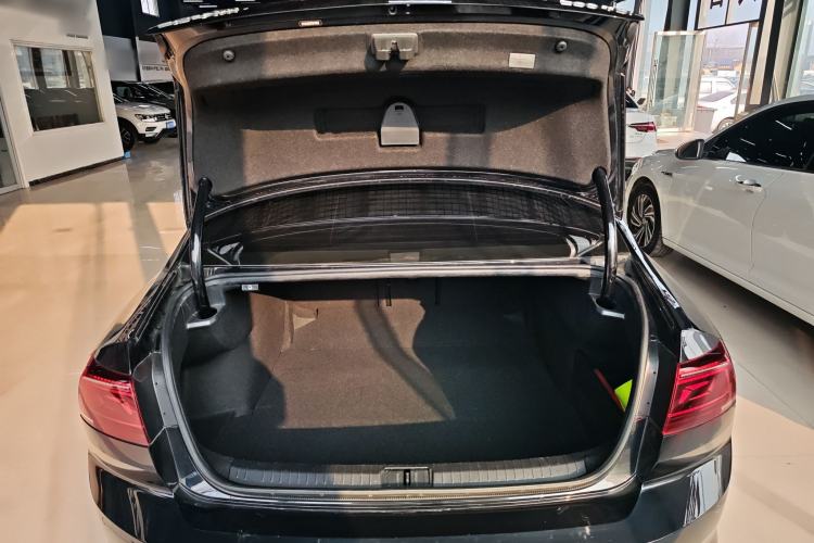 Used Volkswagen Magotan 2023 2 Million Units Limited Edition 280TSI DSG Leading Version
