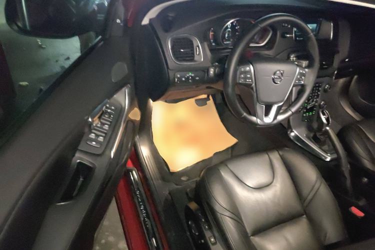 Used Volvo V40 2017 T3 Zhiya Edition
