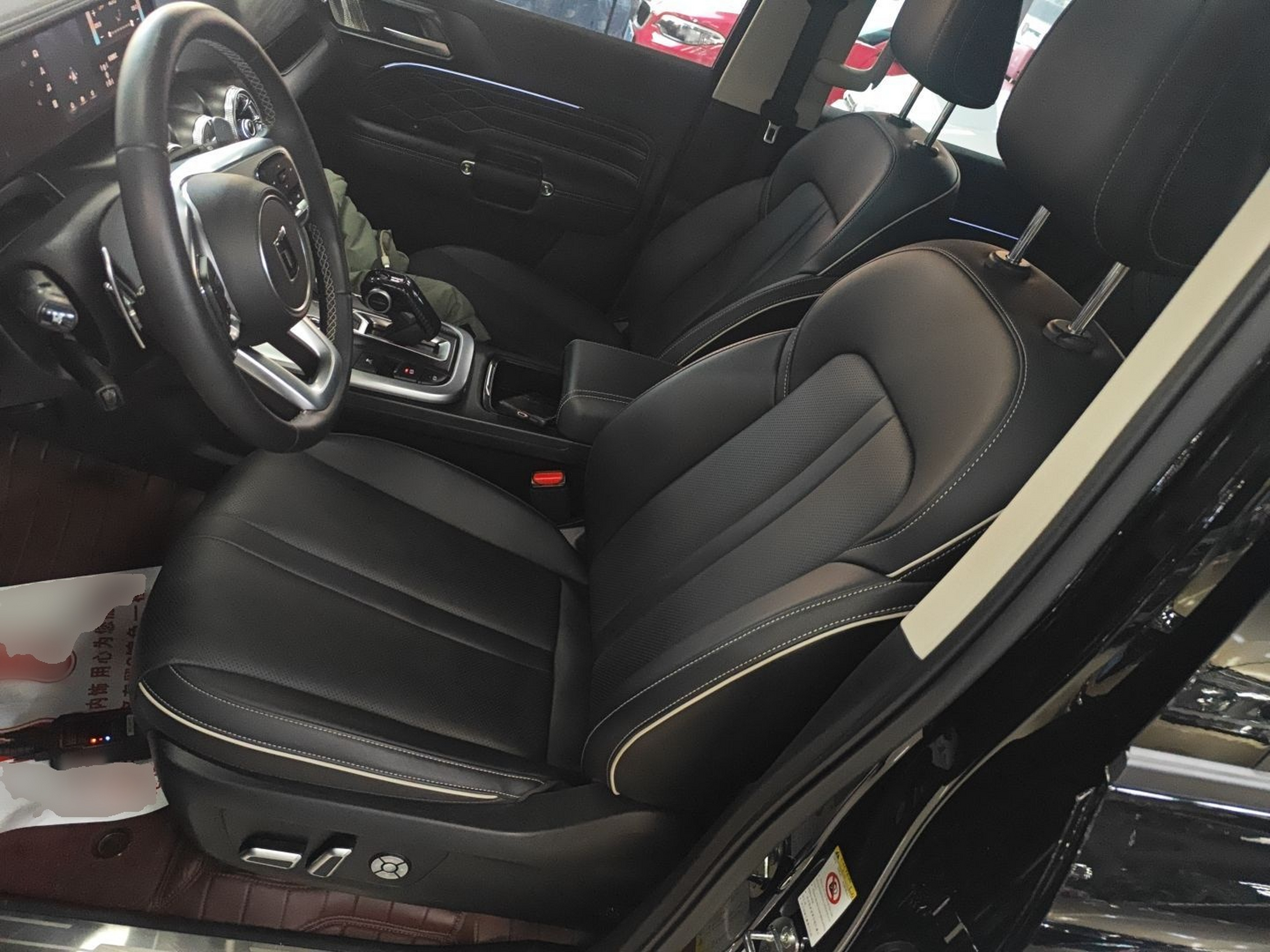 المقاعد الأمامية داخل السيارة