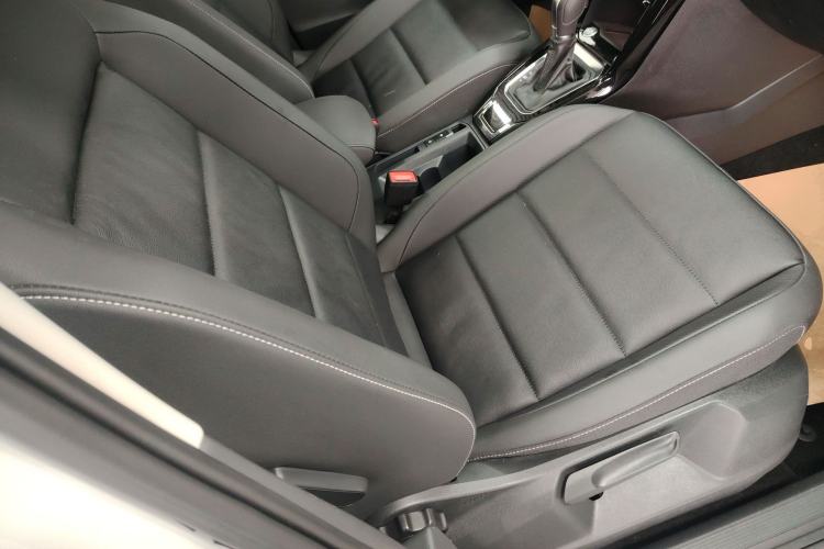 Used Volkswagen T-ROC 2021 280TSI DSG Two-Wheel Drive Comfort Connect Edition
