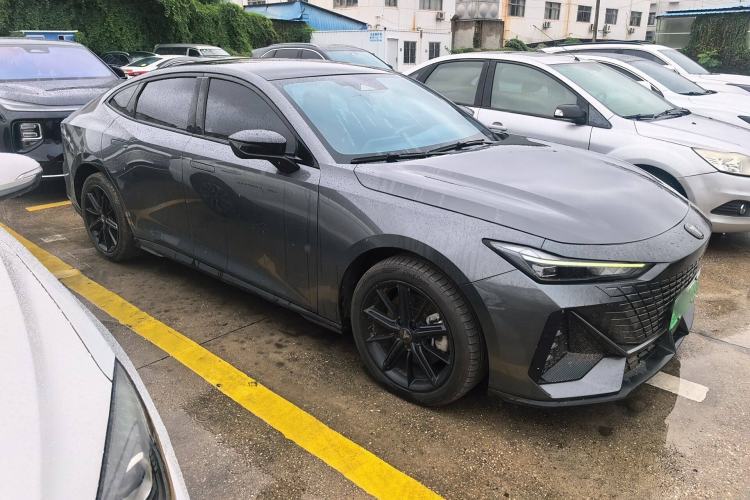 Used Changan UNI-V iDD 2023 ZhiDian iDD 1.5T 113km ZhiKu Model
