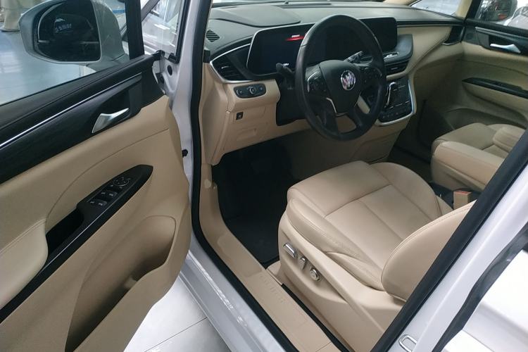 Used Buick GL8 2022 ES Landtrek 653T Luxury Edition