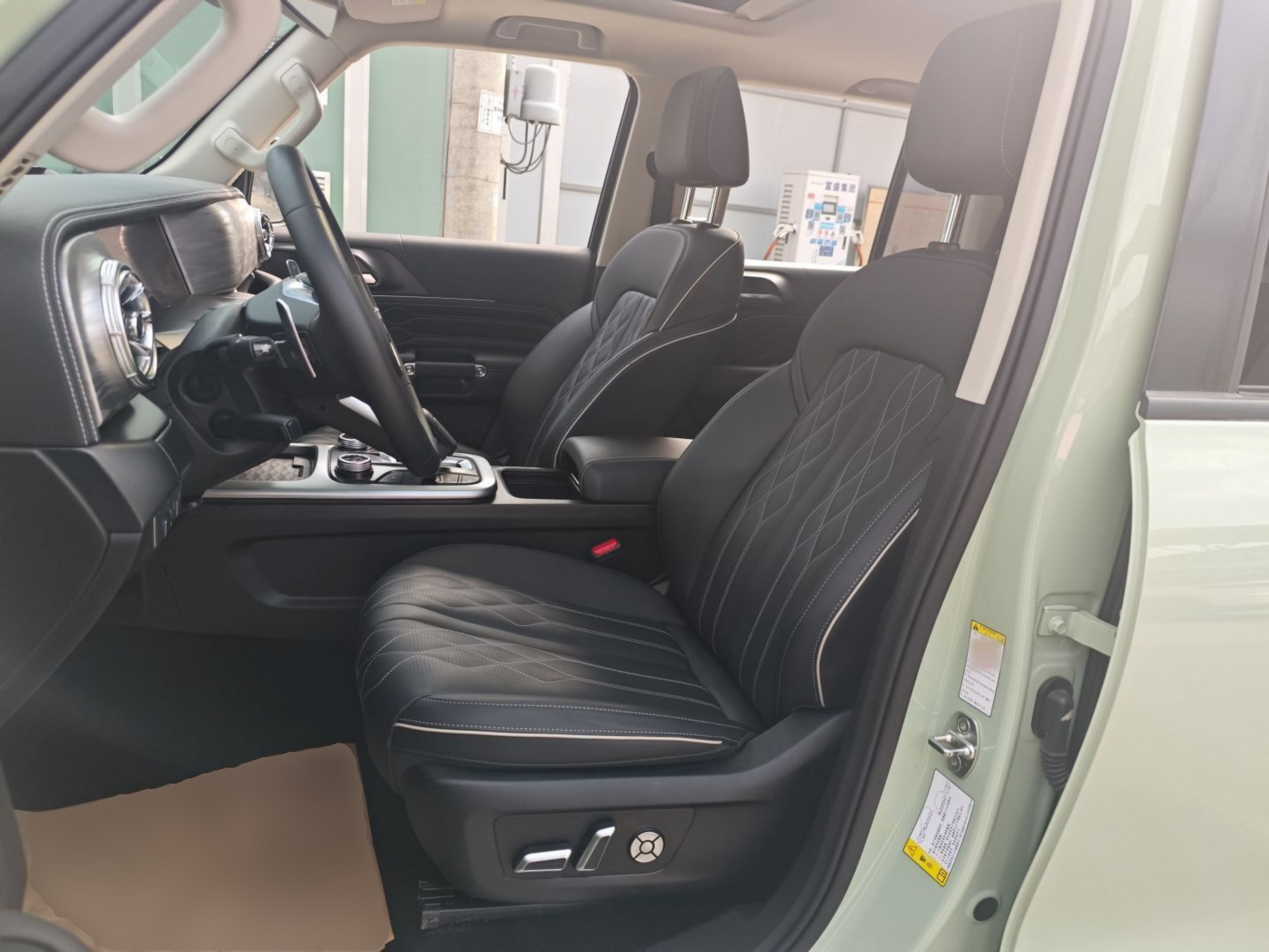 Переднее сиденье в автомобиле