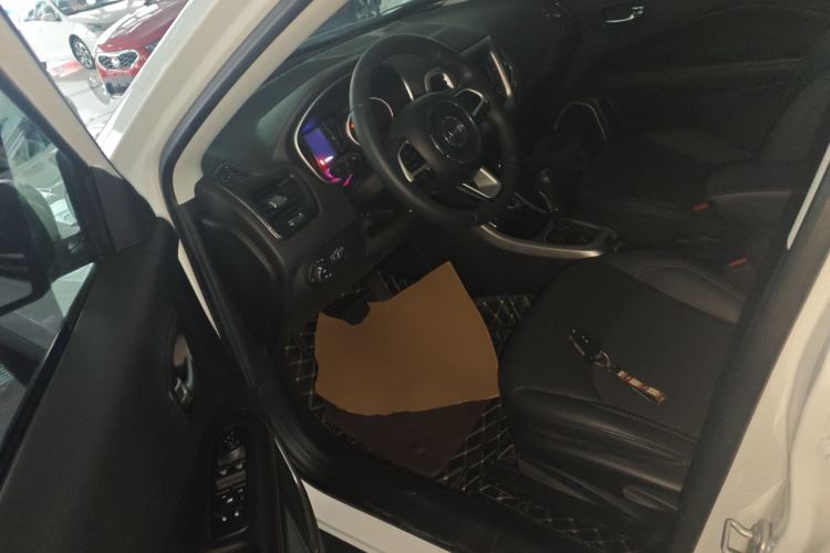 Used  Compass 2017 200T Automatic Enjoyment Version
