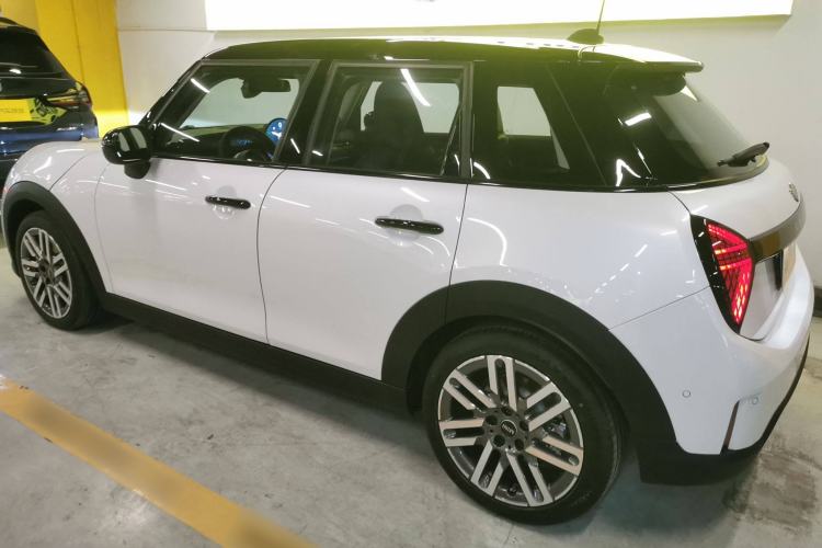 Used  MINI 2025 1.5T COOPER Classic Edition Five-Door Version
