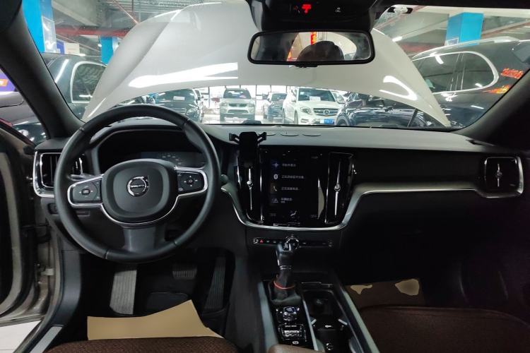 Used Volvo S60 2021 T4 Zhiyi Luxury Edition