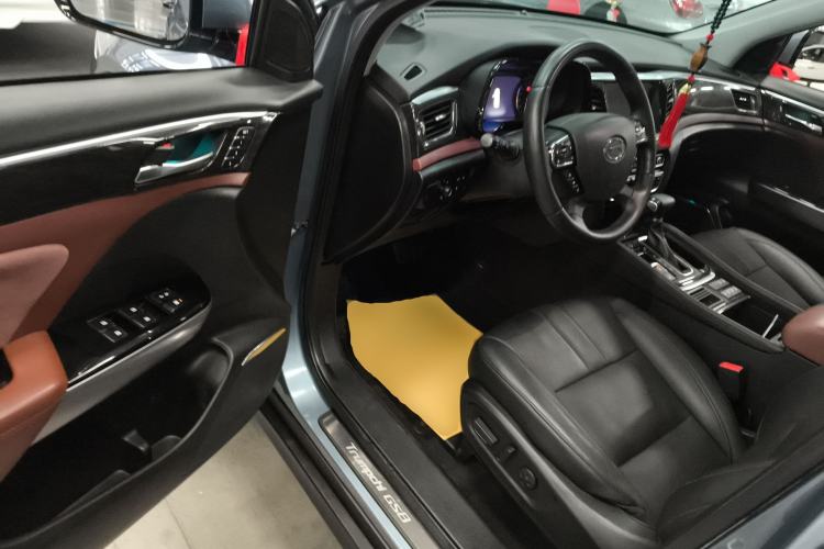 Used GAC Trumpchi GS8 2017 320T Two-Wheel Drive Luxury Smart Connectivity Version (7 Seats)