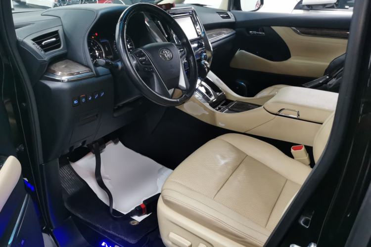 Used Toyota Alphard 2018 Revised Version 3.5L Premium Edition
