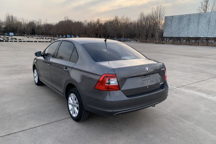 Used Skoda Rapid 2015 1.6L Automatic Smart Selection Model
