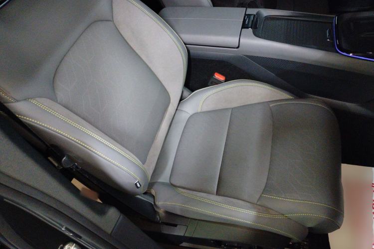 Used Lynk & Co 08 EM-P 2025 120km Long-Range Pro