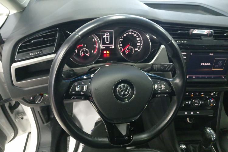 Used Volkswagen Touran 2018 Volkswagen Touran L 280TSI DSG Boundary Edition 7 Seats China VI Standard

