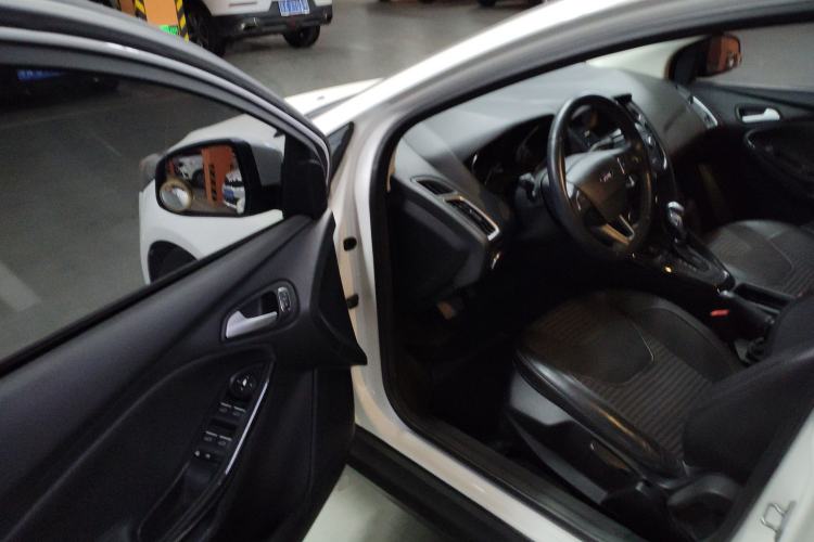 Used Ford Focus 2015 Hatchback EcoBoost 125 Automatic Supreme Style Edition