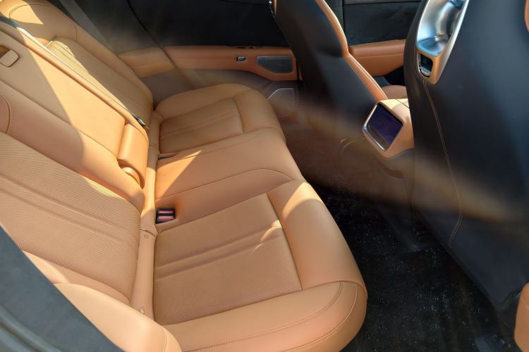 Used  YU7 2025 Ultra-Long Range High-Performance All-Wheel-Drive Max Edition
