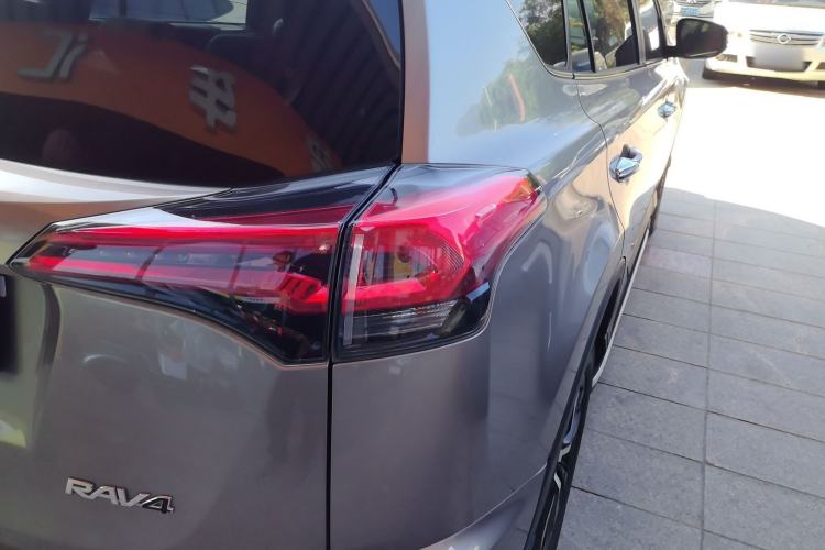 Used Toyota RAV4 2018 2.0L CVT Two-Wheel Drive Fashion X Edition
