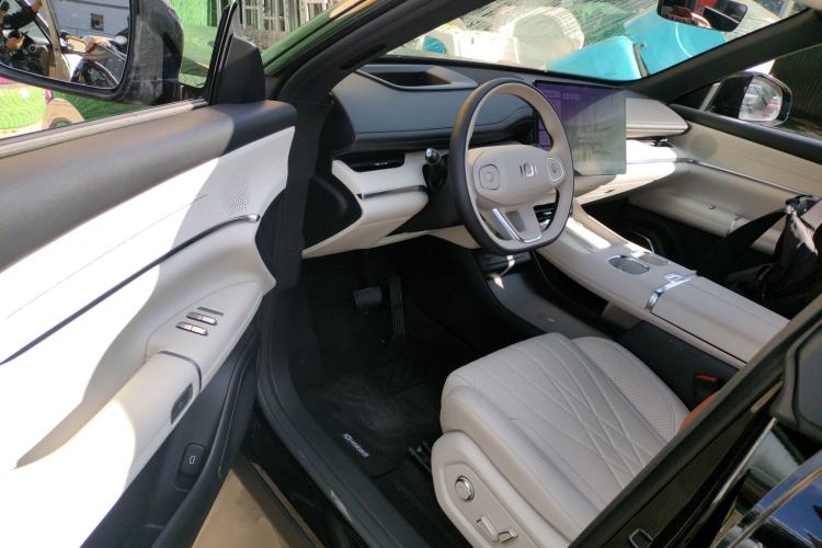 Used  Q07 2025 215 Flagship PLUS
