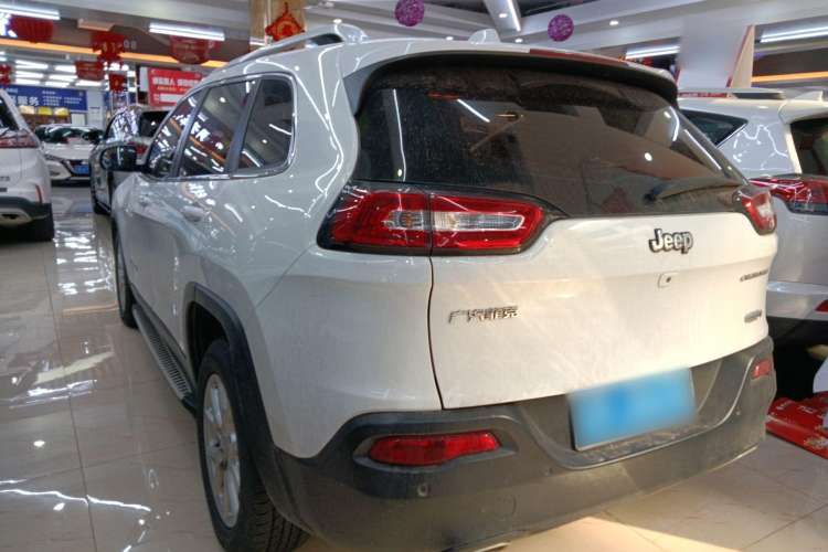 Used  Cherokee 2016 2.4L Leading Smart Version
