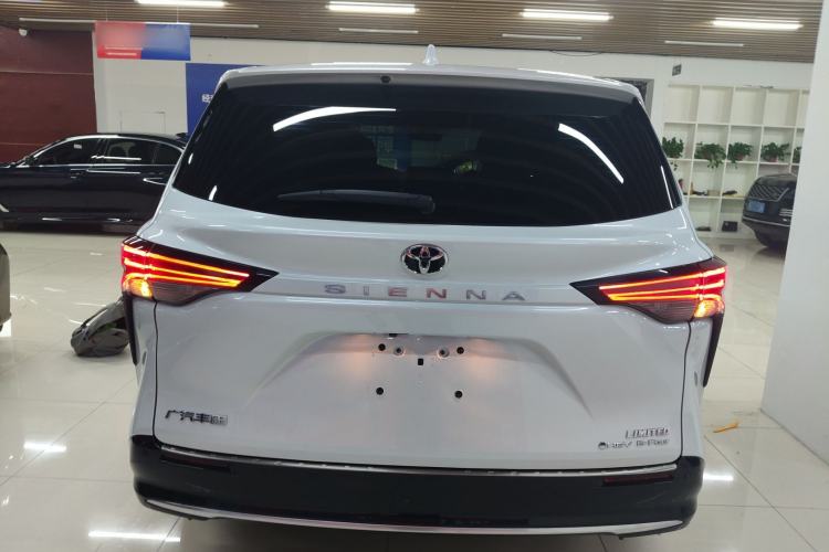 Used Toyota Sienna 2024 2.5L Hybrid Four-Wheel Drive Prestige Edition
