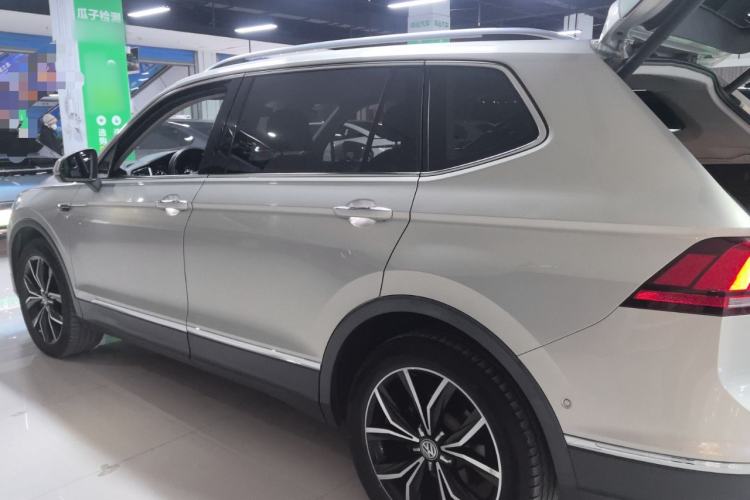 Used Volkswagen Tiguan L 2019 330TSI Automatic Two-Wheel Drive Smart Luxury Version China VI Standard
