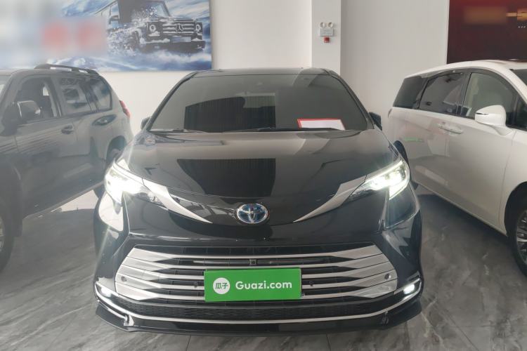 Used Toyota Sienna 2023 2.5L Hybrid Platinum Edition
