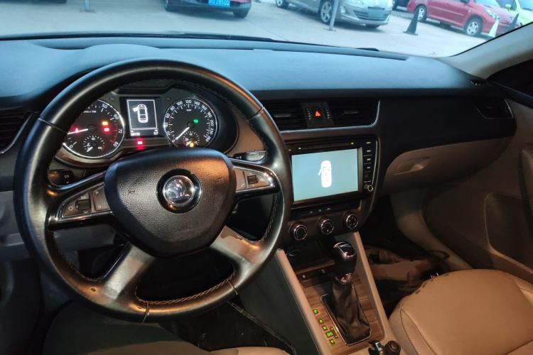 Used Skoda Octavia 2015 1.6L Automatic Yijun Edition
