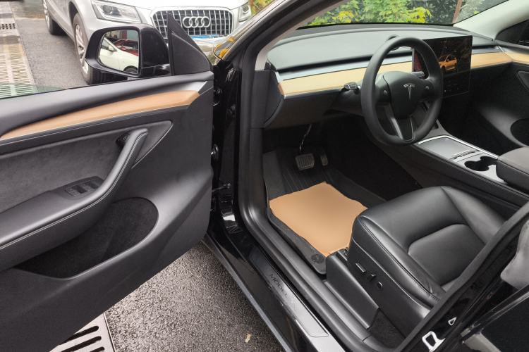 Used Tesla Model Y 2022 Long-Range All-Wheel-Drive Version
