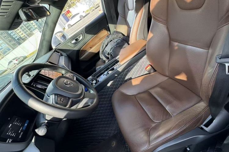 Used Volvo XC60 2023 B5 4x4 Smart Luxury Edition