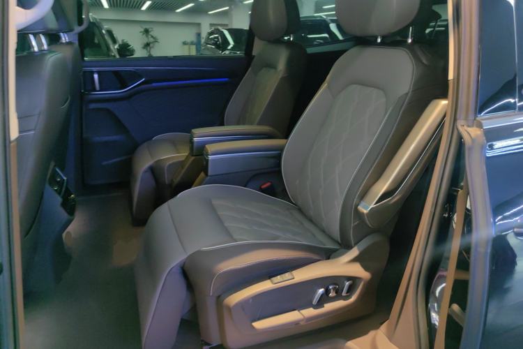 Used Volkswagen Viloran 2024 380TSI Premium Edition
