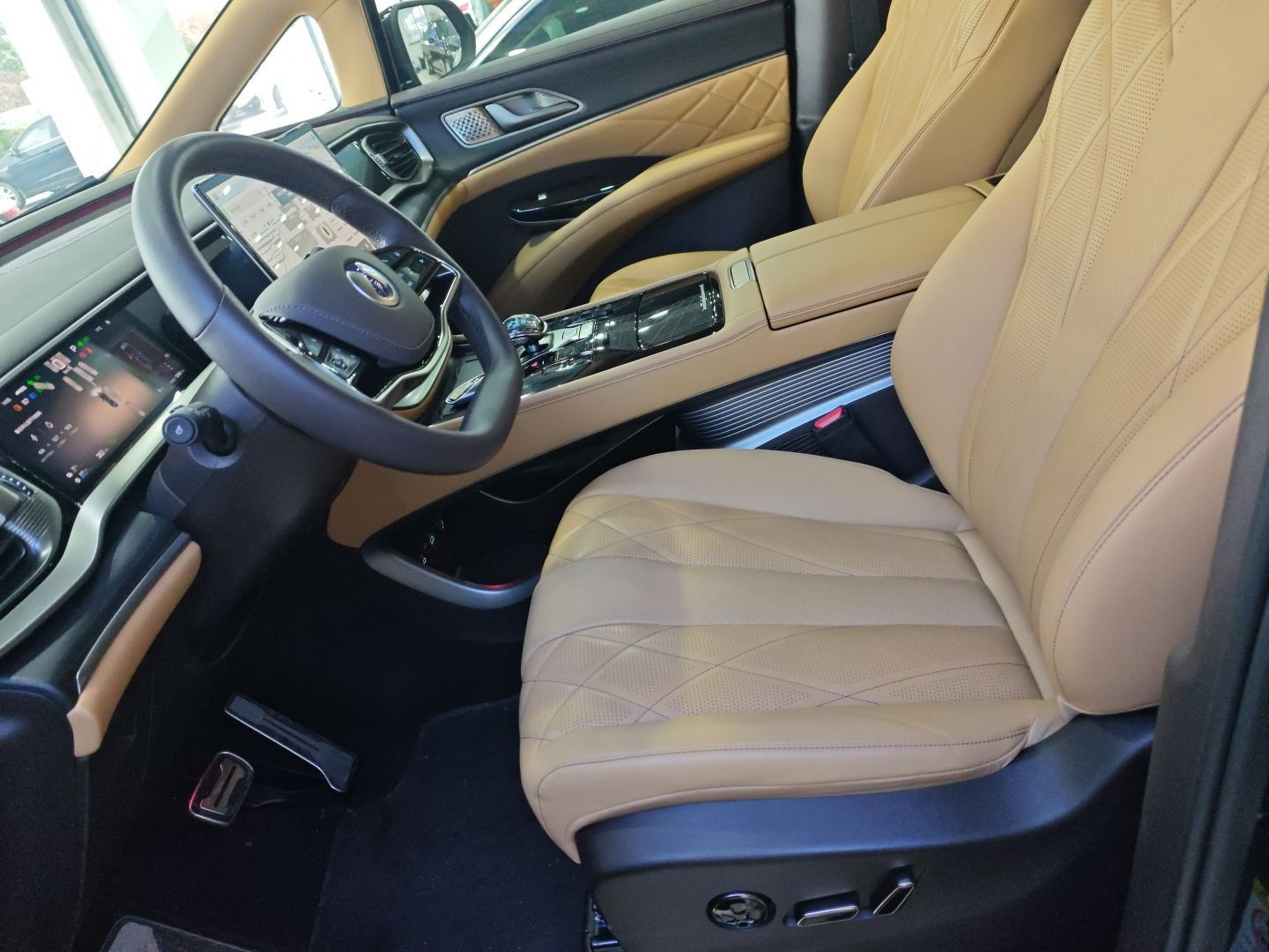 المقاعد الأمامية داخل السيارة