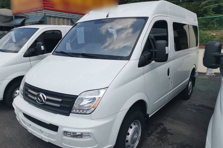 Used SAIC MAXUS Xintu V80 2023 2.0T Manual Classic Aoyuntong Short Wheelbase Mid-Roof 5/6-Seater
