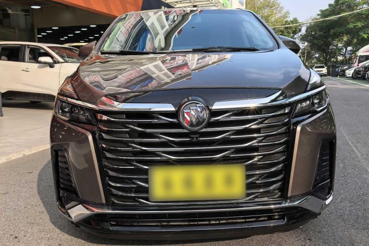 Used Buick GL8 2023 Facelifted Land Cruiser Executive Luxury Version
