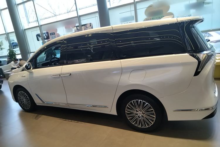 Used Buick GL8 New Energy 2024 Lu Zun Smart Edition 7-Seater
