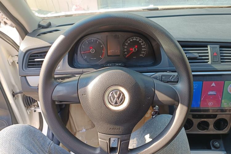 Used Volkswagen Gran Lavida 2013 1.6L Manual Fashion Model