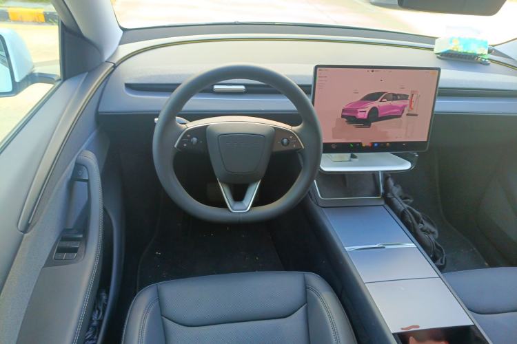 Used Tesla Model Y 2025 Rear-Wheel-Drive Version
