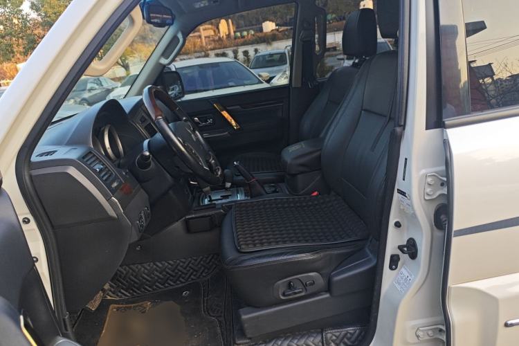 Used Mitsubishi Pajero 2018 V97 3.8L 5-Door GLS Sunroof Dual Differential – Middle East