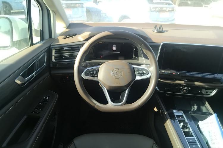 Used Volkswagen Viloran 2024 330TSI Luxury Edition
