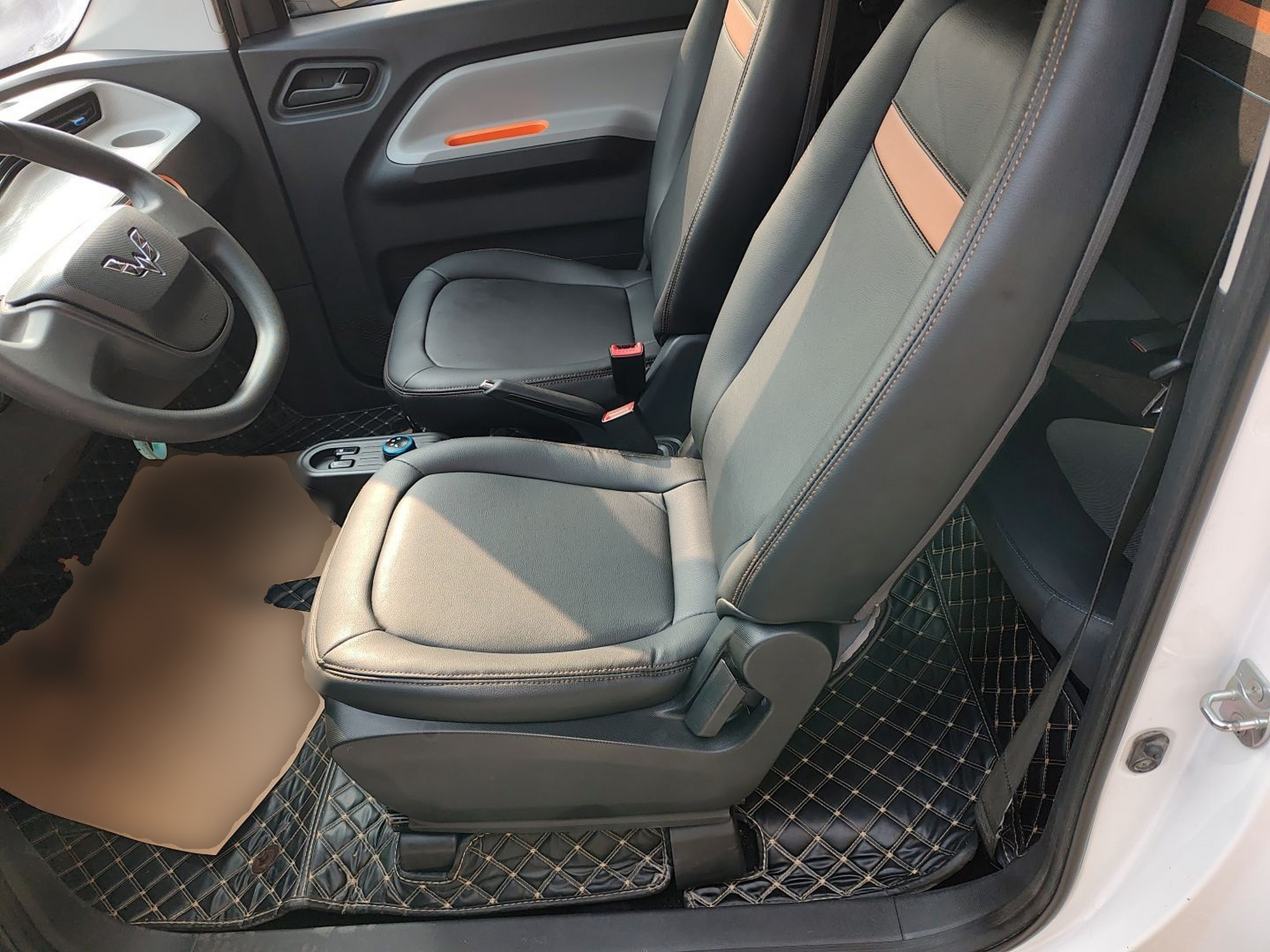 Переднее сиденье в автомобиле