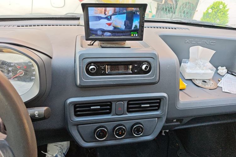 Used Wuling Yangguang 2024 300km Range Practical Window-Sealed Version 60kW
