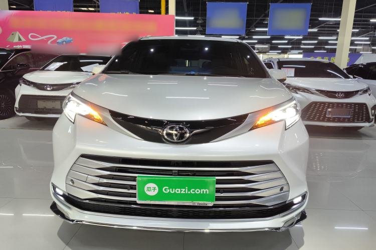 Used Toyota Sienna 2024 2.5L Hybrid Platinum Edition