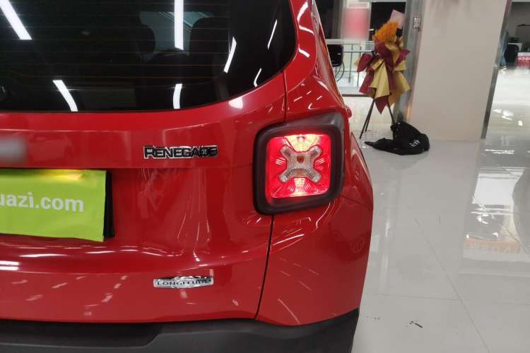 Used  Renegade 2018 Connected Large Screen Version 180T Automatic High-Energy Edition
