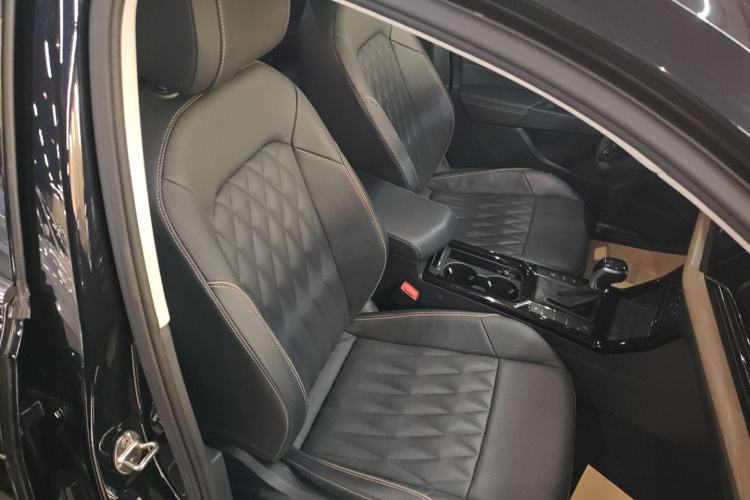 Used Volkswagen Passat 2020 330TSI Luxury Edition China VI