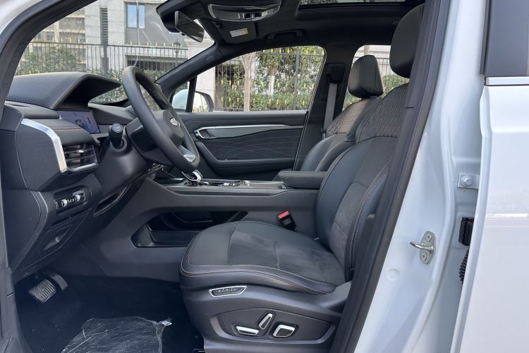 Used Geely Auto Haoyue L 2025 2.0T DCT Luxury Edition