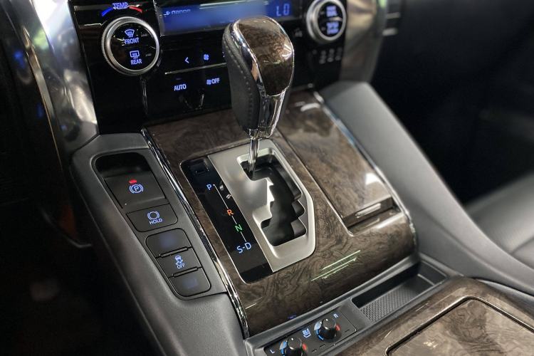 Used Toyota Vellfire 2021 Crown Dual-Engine 2.5L HV Prestige Edition
