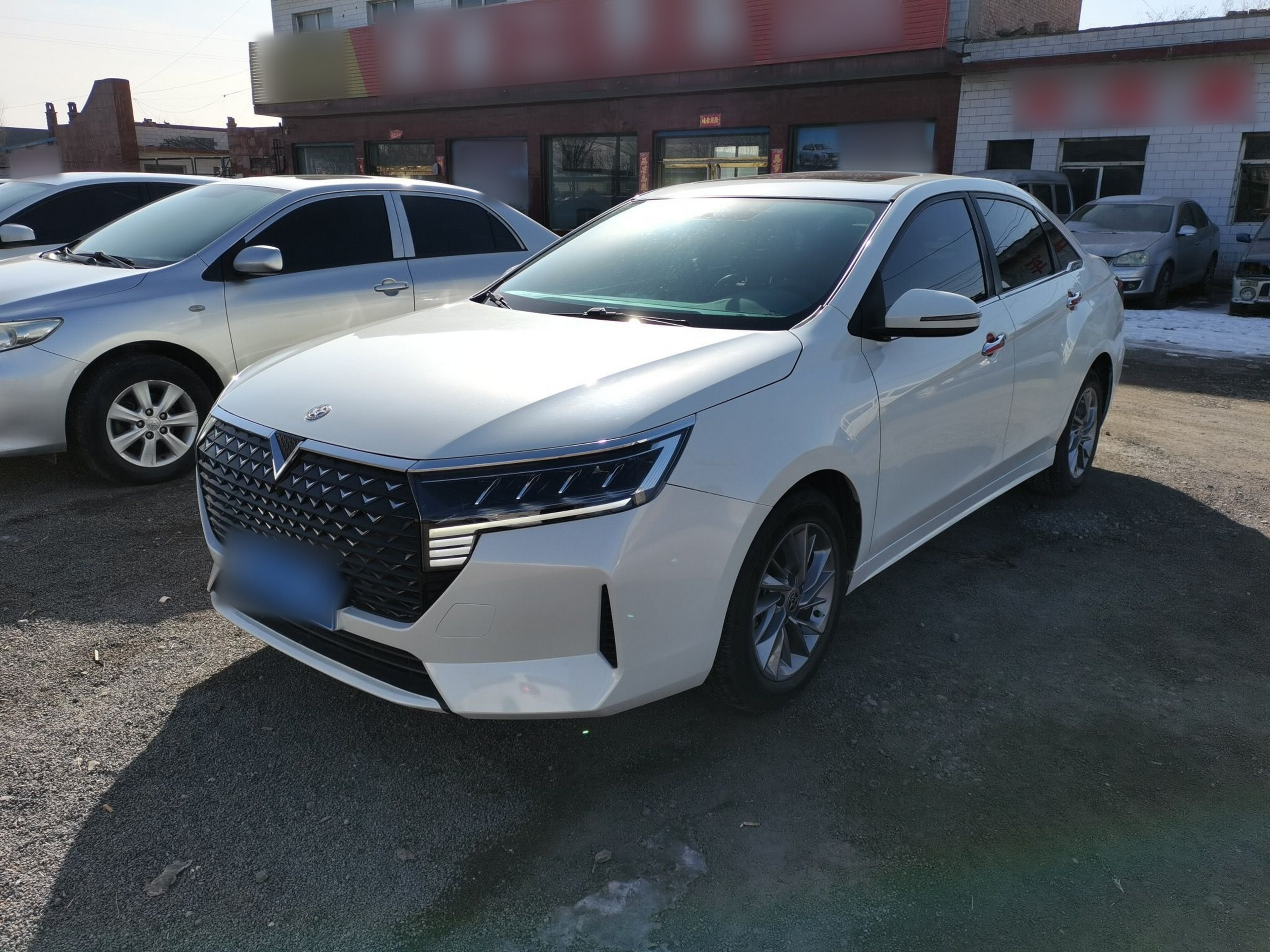 Под передней частью автомобиля