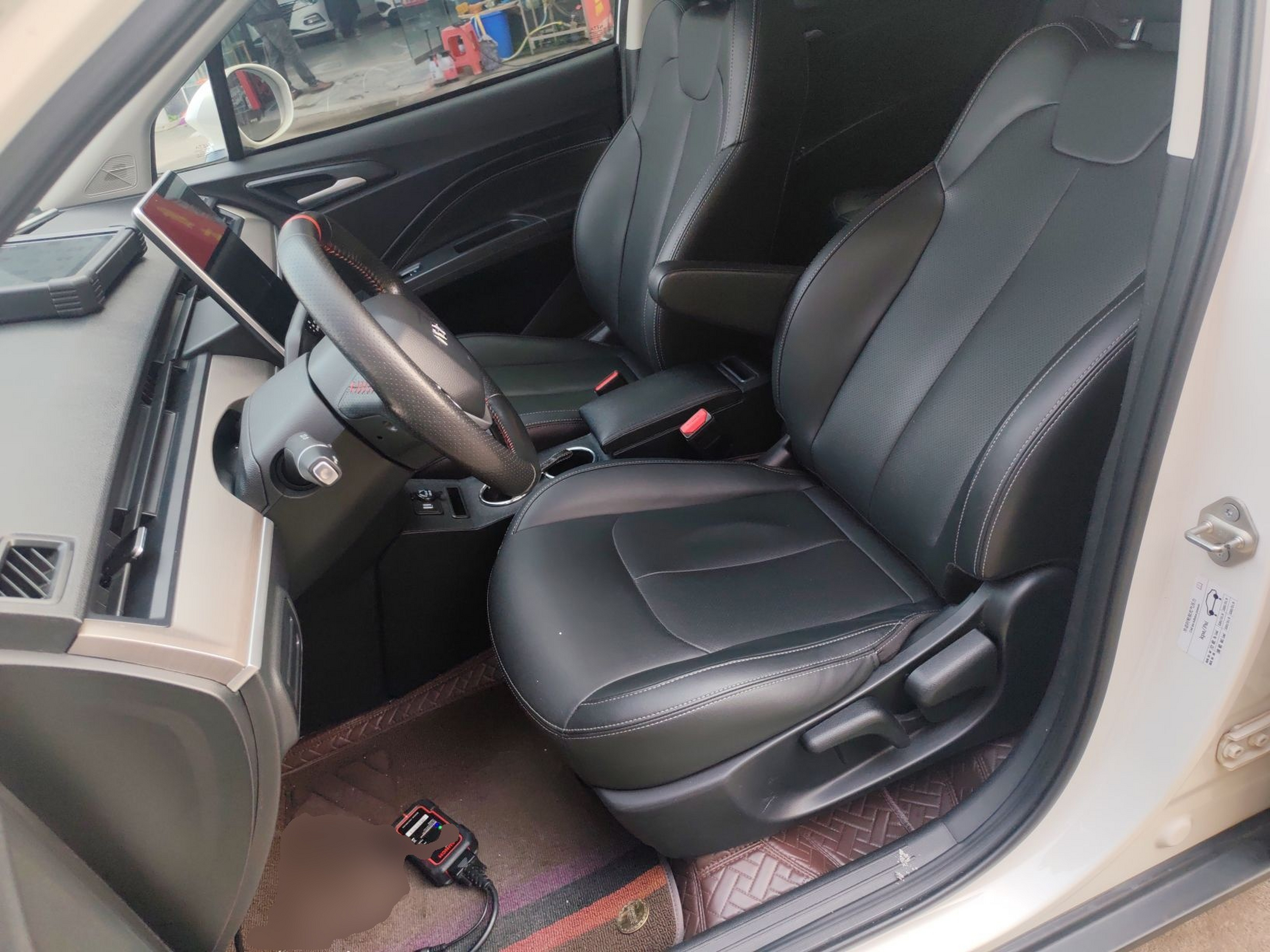 Переднее сиденье в автомобиле