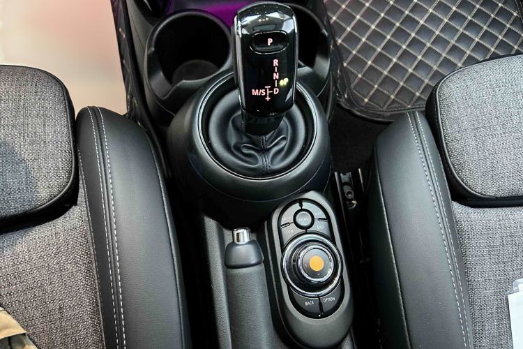 Used  MINI 2021 1.5T COOPER Classic Edition
