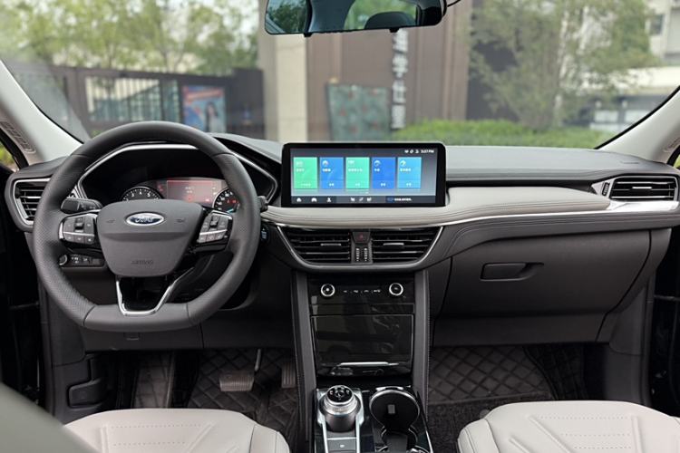 Used Ford Escape 2024 EcoBoost 245 Two-Wheel-Drive Titanium Edition
