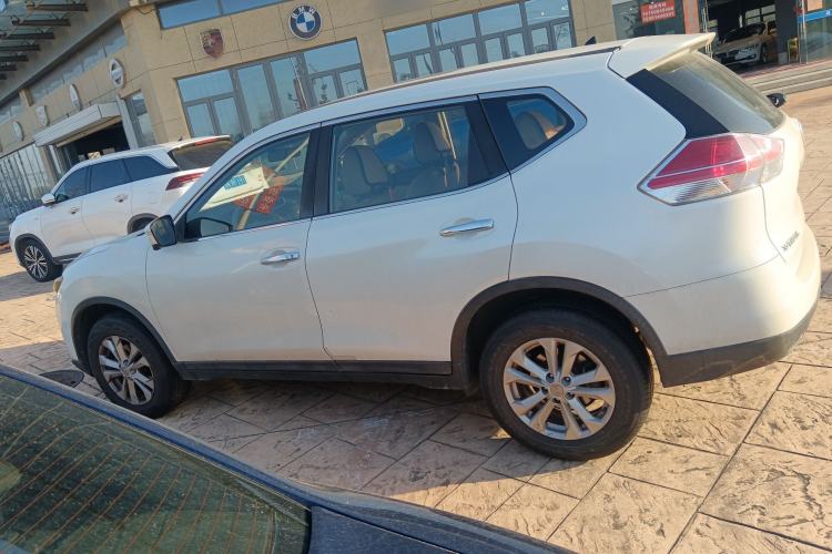 Used Nissan X-Trail 2015 2.0L CVT Comfort MAX Edition 2WD
