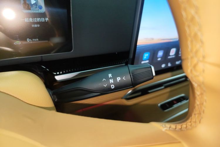 Used VOYAH Dream 2025 PHEV Four-Wheel-Drive Flagship Version – Qiankun Edition
