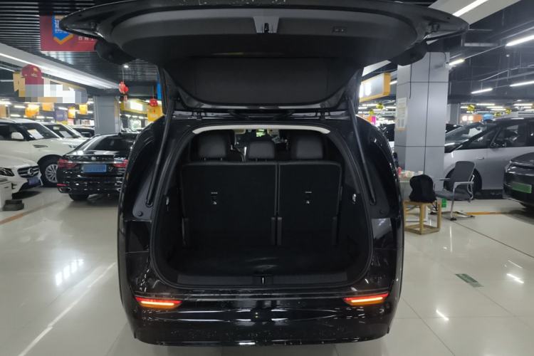 Used Li Auto MEGA 2024 Ultra Model
