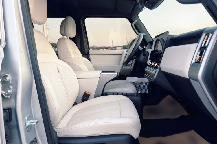 Used  V23 2025 401 Two-Wheel Drive Intelligent Driving Version
